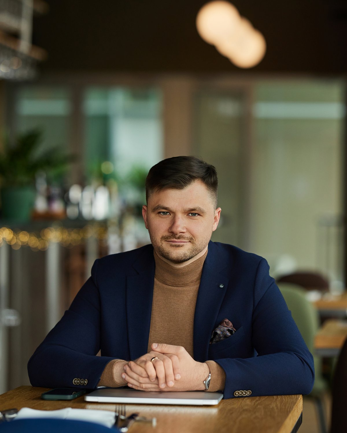 Przemysław Machaj podczas rozmowy o współpracy partnerskiej